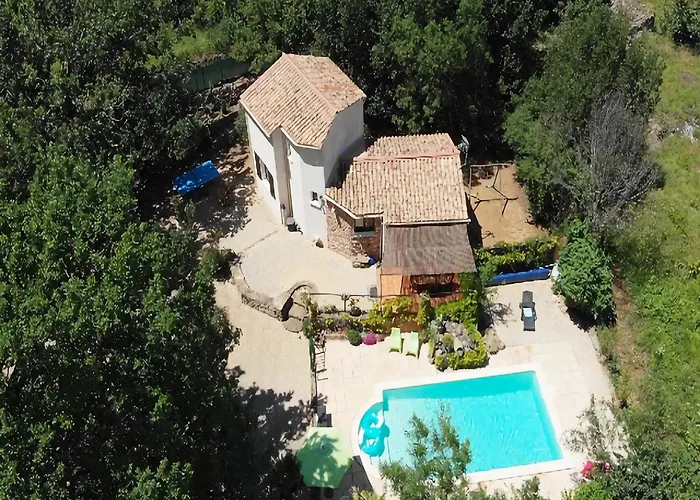 Saint-bres Pool & Nature
