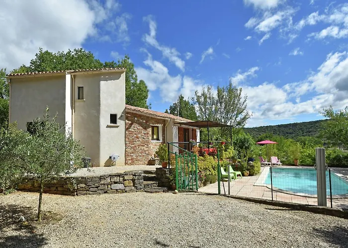 Saint-bres Pool & Nature