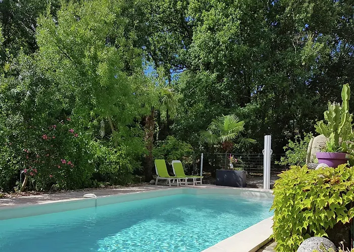 Saint-bres Pool & Nature Saint-Brès